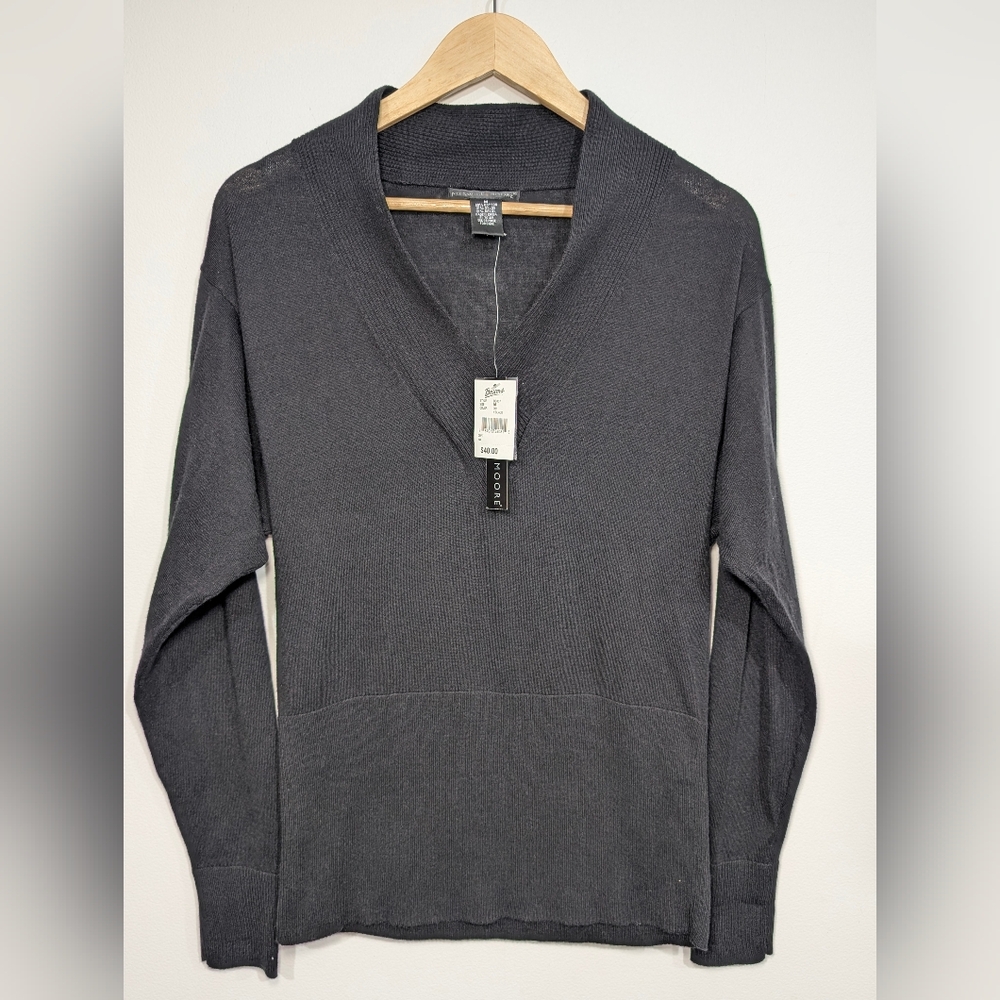 Preswick & Moore Women's Md. Batwing Black V-Neck Long Sleeve Knit Sweater Top